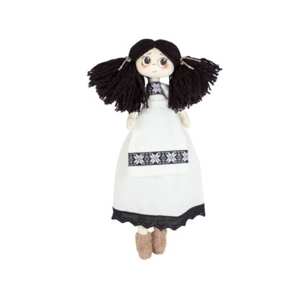 Păpușă handmade Nora – fetiță cu păr negru și rochiță tradițională