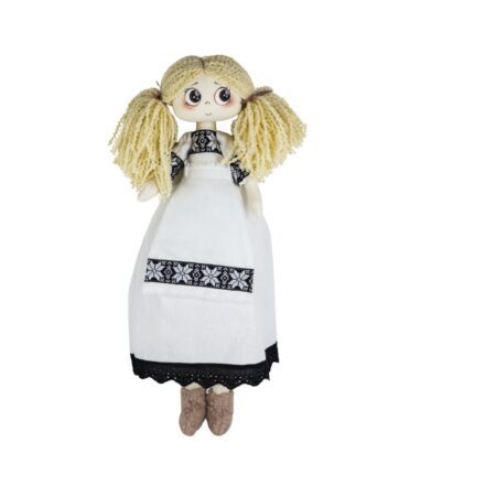Păpușă handmade Nora – fetiță blondă cu ochi căprui și rochie tradițională