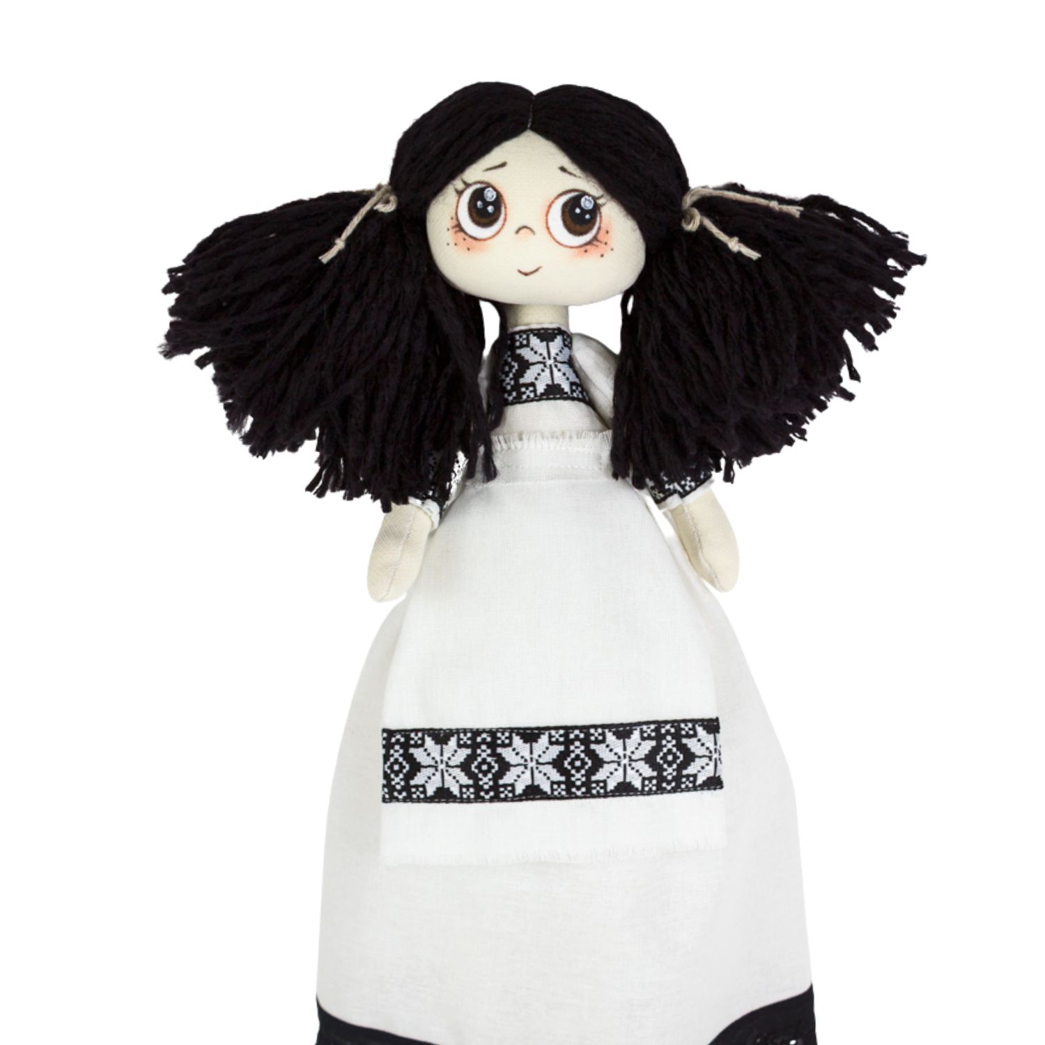 Păpușă handmade Nora – fetiță cu păr negru și rochiță tradițională - imagine 3