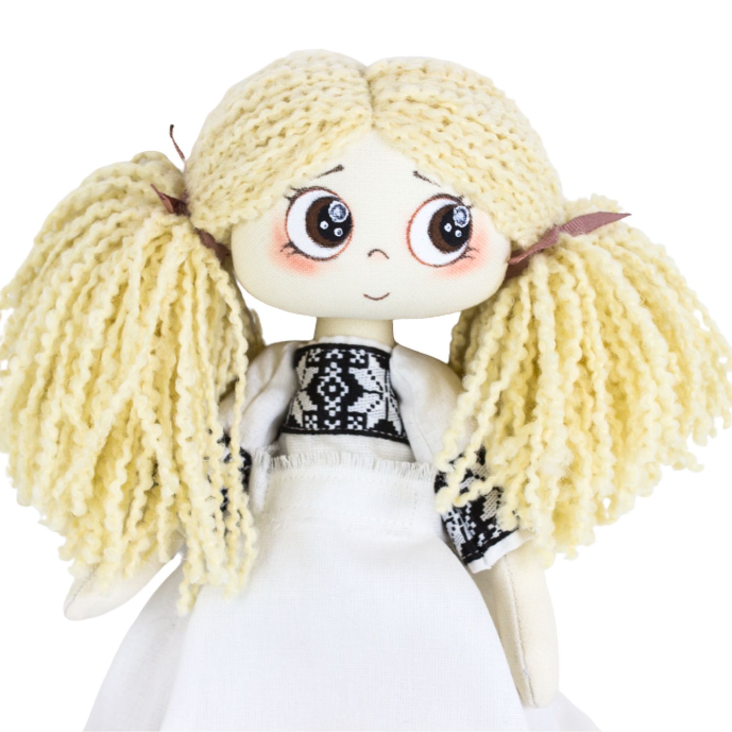 Păpușă handmade Nora – fetiță blondă cu ochi căprui și rochie tradițională - imagine 2