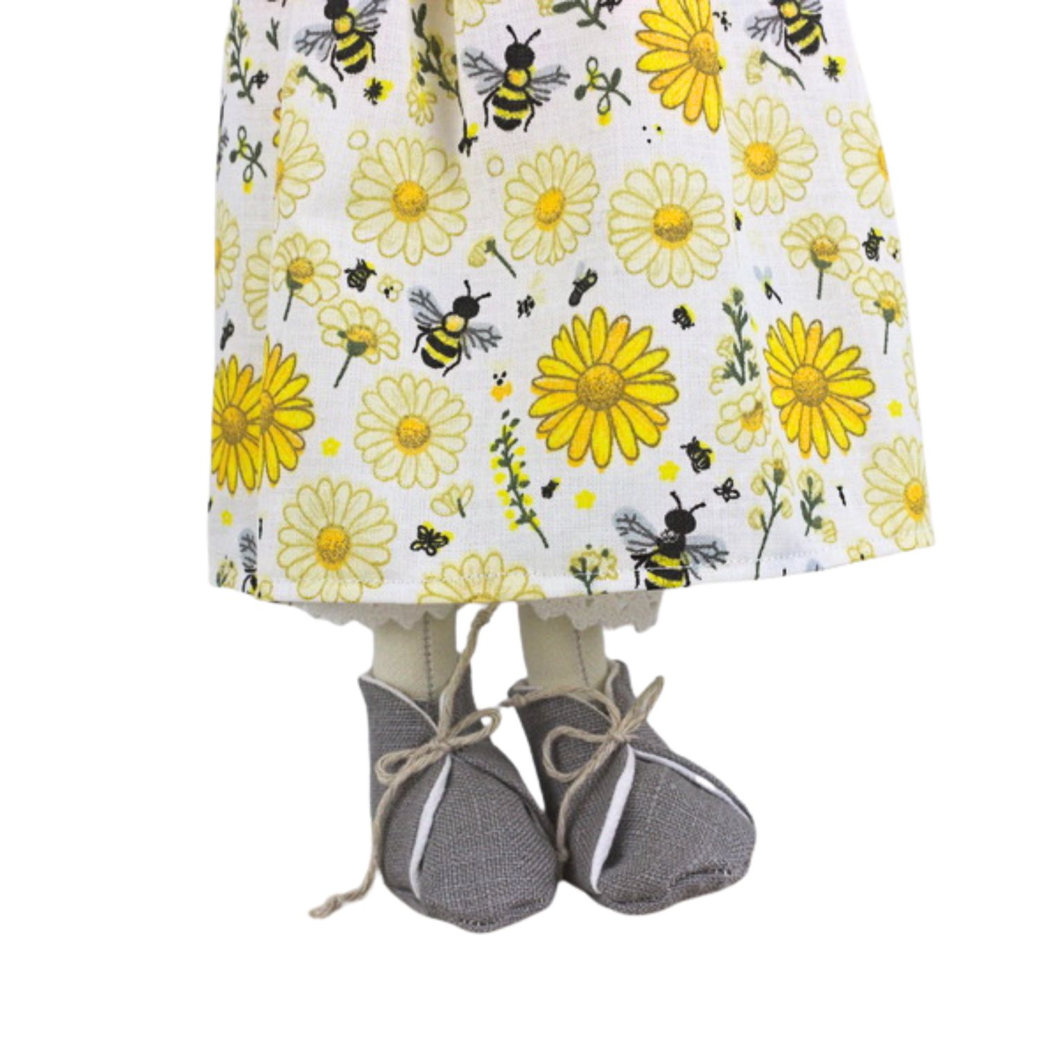 Păpușă handmade cu rochiță cu flori galbene - imagine 3