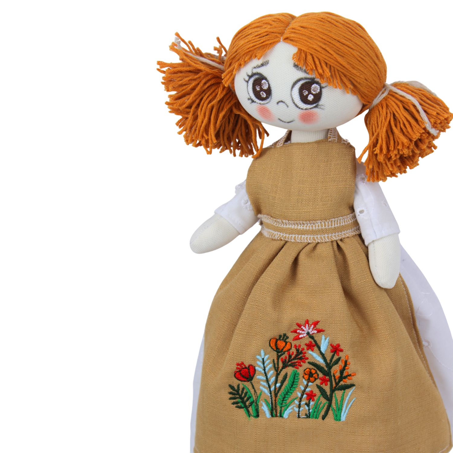 Păpușă handmade roșcată cu codițe, ochi căprui și șorț din in cu flori de câmp - imagine 2