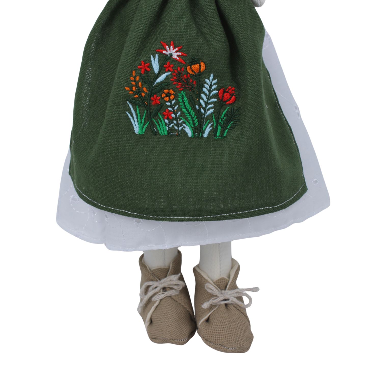 Păpușă handmade brunetă cu șorț verde din in și rochie albă din bumbac cu broderie - imagine 5
