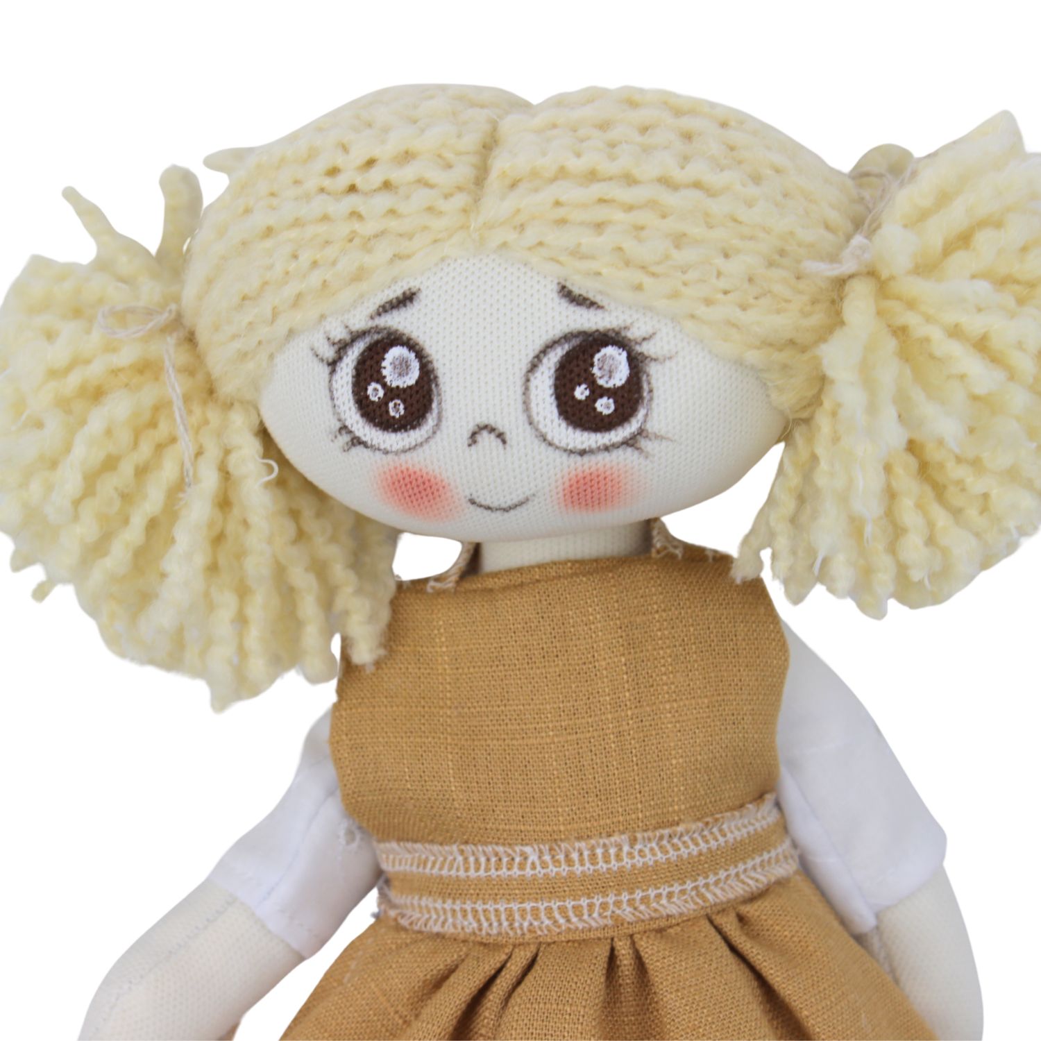 Păpușă handmade blondă cu șorț din in brodat cu flori de câmp - imagine 5